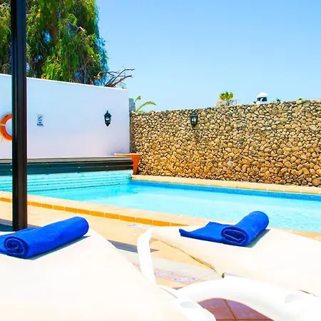Calamares With Heated Pool And Air Conditioning * Playa Blanca (Lanzarote)