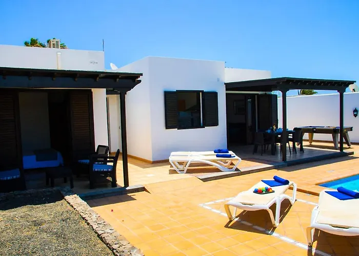 Villa Calamares With Heated Pool And Air Conditioning